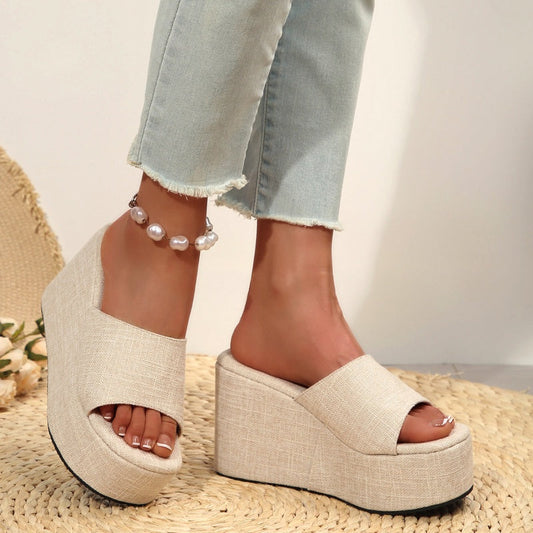 Height-increasing sandals 👡 Slip-on design, thick sole to elongate legs, non-slip texture, comfortable all day, perfect for summer ☀️