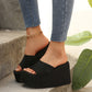 Height-increasing sandals 👡 Slip-on design, thick sole to elongate legs, non-slip texture, comfortable all day, perfect for summer ☀️