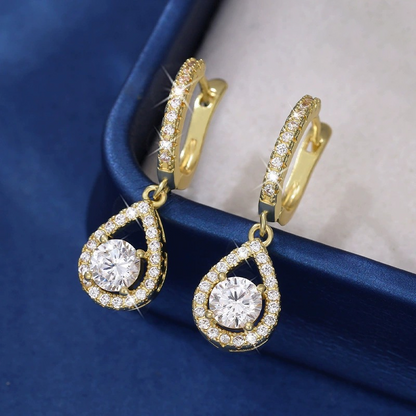 Teardrop Zircon Earrings 💧 Precision-cut to sparkle like diamonds. Featuring intricate pavé setting, they beautifully flatter the face—a versatile choice perfect for work, dates, or evening dinners. ✨